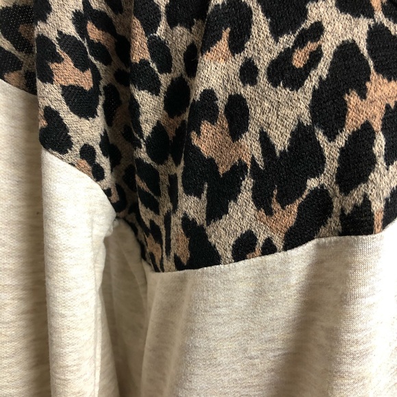 Color Block Cheetah Knit Top - Picture 7 of 7